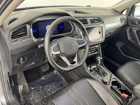 Used 2022 Volkswagen Tiguan SE image 17