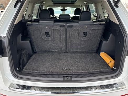 Certified 2022 Volkswagen Atlas SEL R-Line image 33