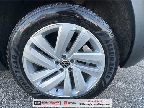 Used 2020 Volkswagen Atlas Cross Sport SE w/ Towing Package image 19