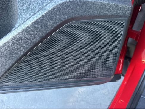 Used 2022 Volkswagen Tiguan SE image 37