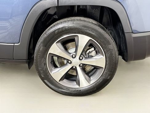 Used 2021 Jeep Cherokee Limited image 29