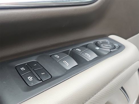 Used 2023 GMC Yukon XL SLT image 34