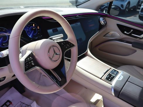 Used 2022 Mercedes-Benz EQS 580 4MATIC Sedan image 9