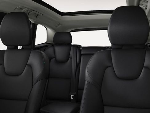 Certified 2023 Volvo XC60 B5 Plus w/ Climate Package AWD/4WD image 7