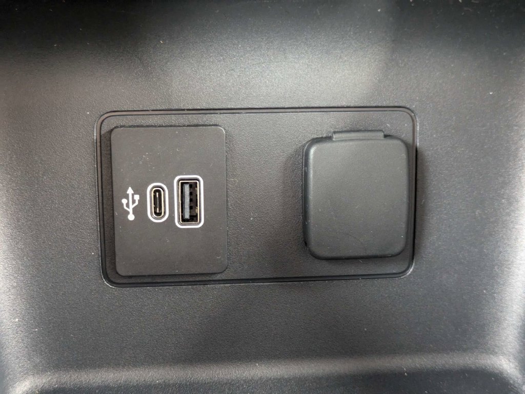 Used 2026 Ford Explorer Active RWD image 24