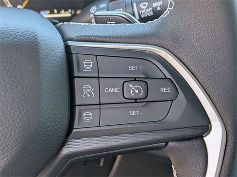 New 2025 Jeep Grand Cherokee Altitude image 21