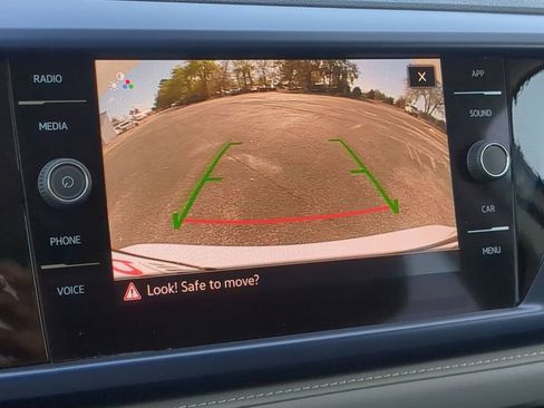 Used 2024 Volkswagen Taos SE image 19