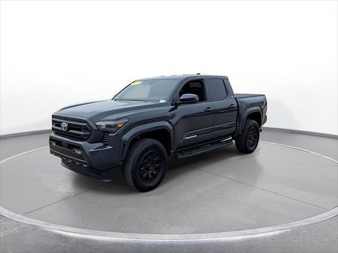 Used 2025 Toyota Tacoma SR5 image 4