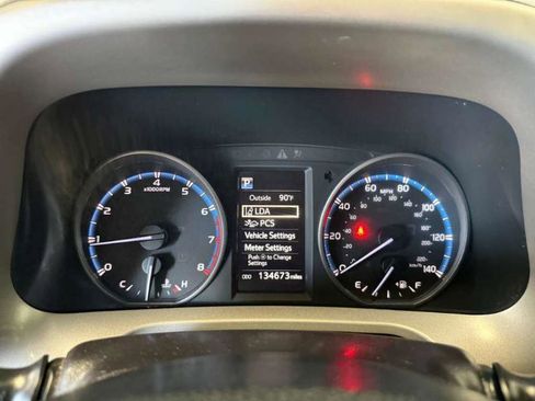 Used 2018 Toyota RAV4 XLE FWD image 12
