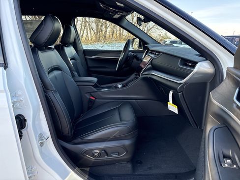 New 2025 Jeep Grand Cherokee L Limited image 9