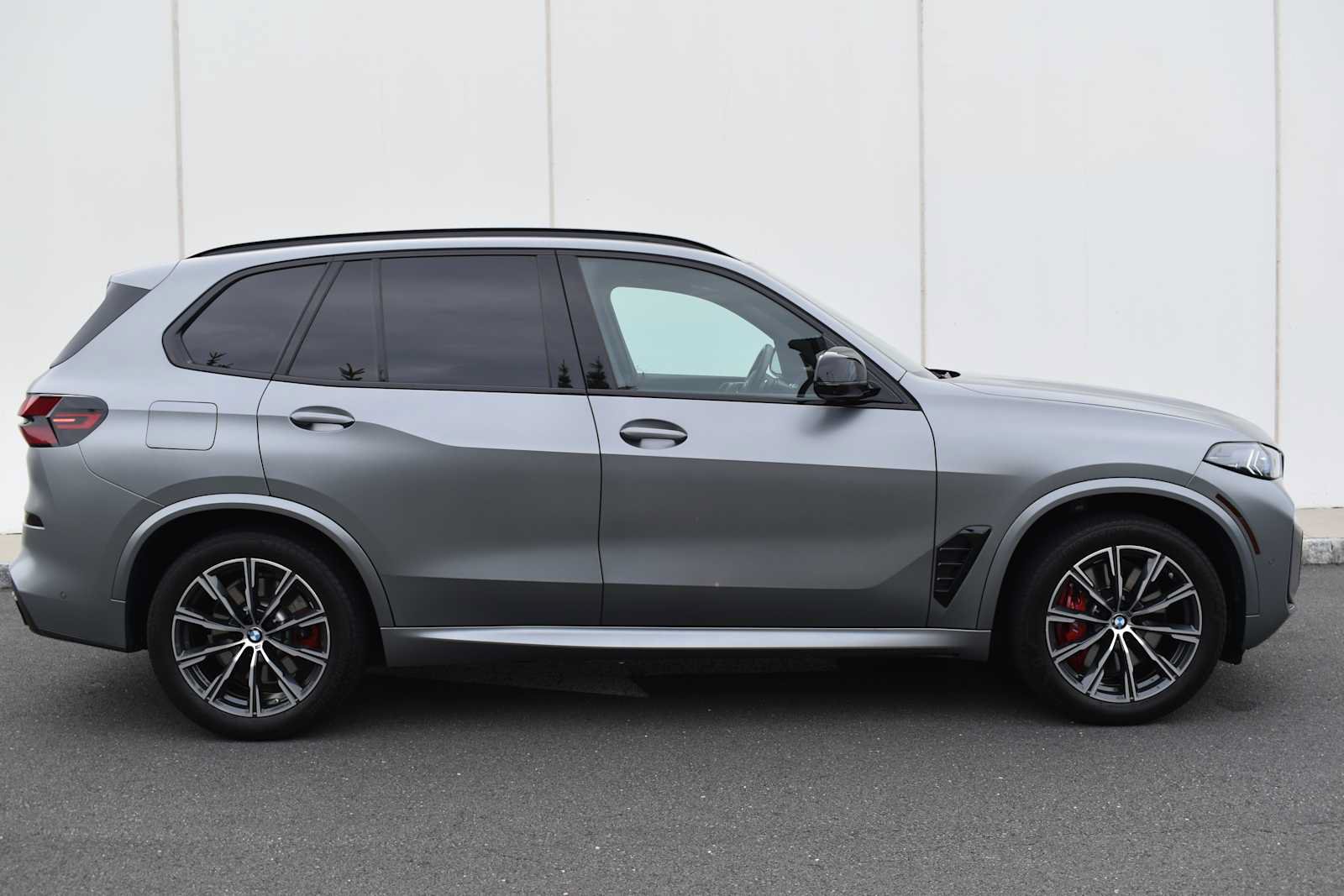 Used 2024 BMW X5 M60i w/ Executive Package AWD/4WD image 4