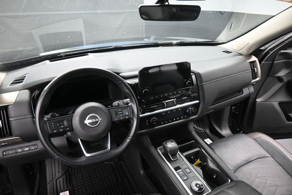 Used 2024 Nissan Pathfinder Platinum w/ Cargo Package AWD/4WD image 15