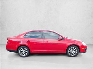 Used 2010 Volkswagen Jetta SE FWD video 4