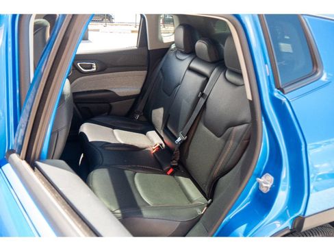 Used 2022 Jeep Compass Latitude w/ Sun and Sound Group AWD/4WD image 18