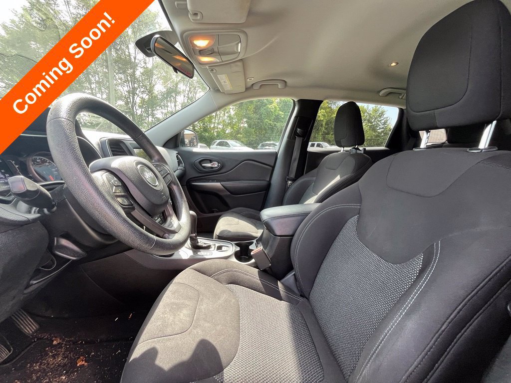 Used 2019 Jeep Cherokee Latitude w/ Popular Appearance Group AWD/4WD image 29