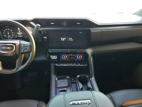 Used 2025 GMC Sierra 2500 AT4 w/ AT4 Premium Plus Package AWD/4WD image 14
