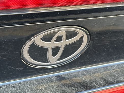 Used 2024 Toyota Prius LE FWD image 4