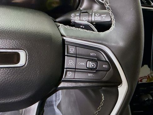 Used 2023 Jeep Grand Cherokee L Laredo image 24