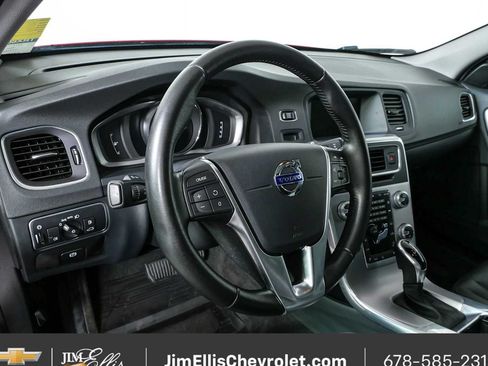 Used 2017 Volvo V60 T5 Cross Country w/ Convenience Package AWD/4WD image 4
