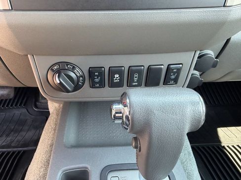 Used 2016 Nissan Frontier SL w/ Moonroof Package AWD/4WD image 34
