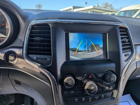 Used 2018 Jeep Grand Cherokee Limited image 21