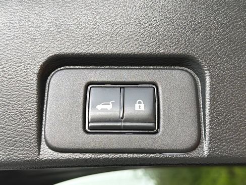 Used 2024 Nissan Rogue SL FWD image 35