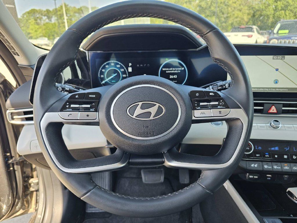 Used 2025 Hyundai Elantra Limited FWD image 20