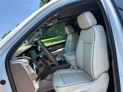 Used 2026 GMC Yukon XL Denali w/ Sun & Power Step Package AWD/4WD image 40