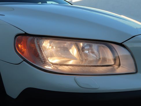 Used 2011 Volvo XC70 3.2 image 37