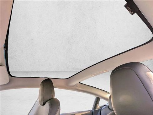 Used 2018 Tesla Model 3 Long Range image 16