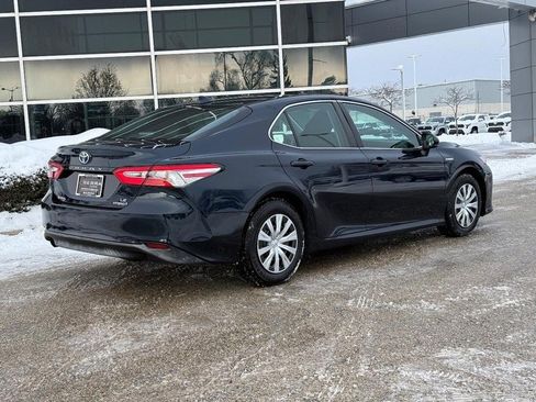 Used 2019 Toyota Camry LE image 3