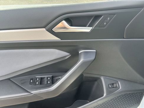 New 2026 Volkswagen Jetta SE FWD image 14