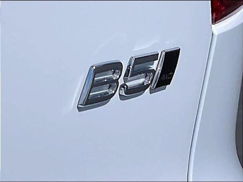 Used 2025 Volvo XC40 B5 Plus image 11