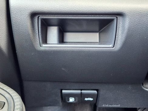 Used 2025 Nissan Versa SV FWD image 22
