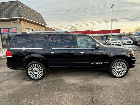 Used 2017 Lincoln Navigator L Select image 4