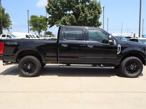 Used 2022 Ford F250 XLT w/ Black Appearance Package AWD/4WD image 2