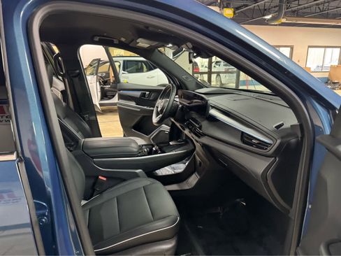 Certified 2025 Buick Enclave Preferred image 11