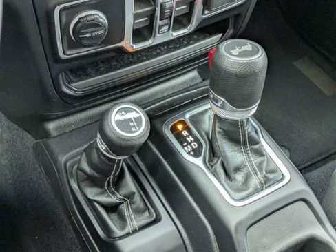 Used 2023 Jeep Wrangler Sahara AWD/4WD image 32