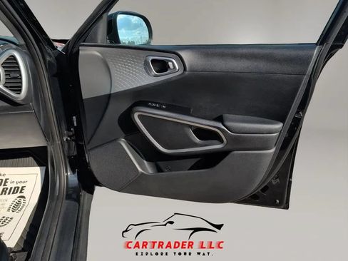 Used 2022 Kia Soul LX w/ Technology Package FWD image 16