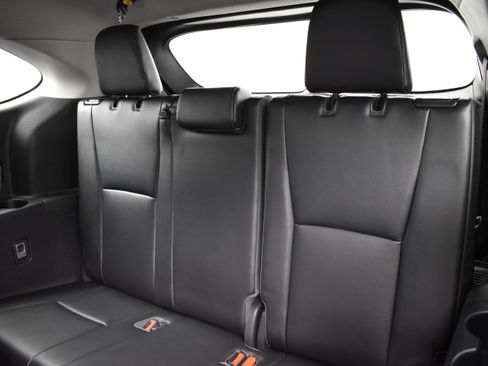 Used 2023 Toyota Highlander XLE AWD/4WD image 8