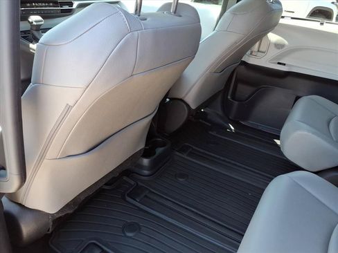 Used 2025 Toyota Sienna XLE w/ XLE Plus Package AWD/4WD image 16