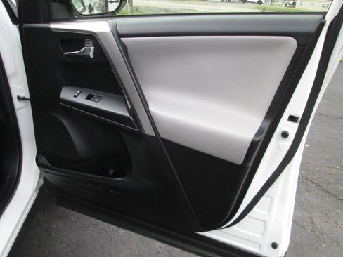 Used 2016 Toyota RAV4 XLE image 26