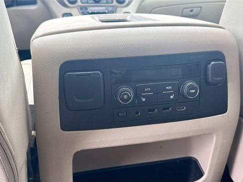 Used 2018 GMC Yukon XL Denali w/ Open Road Package RWD image 28
