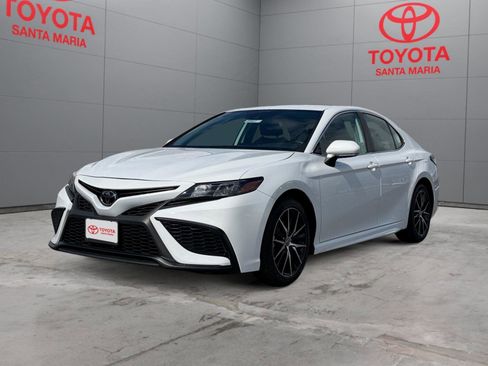 Used 2024 Toyota Camry SE image 9