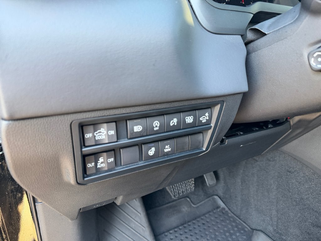 Used 2022 Toyota Tundra Platinum w/ Advanced Package AWD/4WD image 19