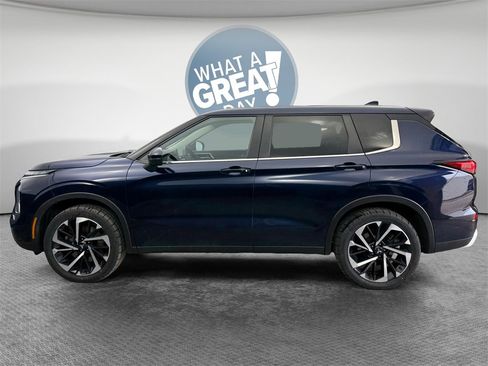 Used 2022 Mitsubishi Outlander SE image 7