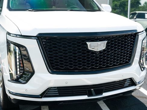 Used 2025 Cadillac Escalade Sport Platinum w/ LPO, Floor Liner Package AWD/4WD image 5