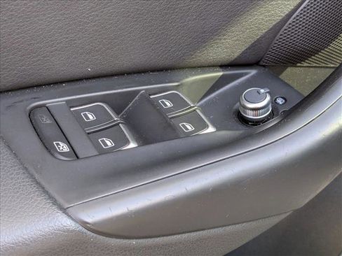 Used 2017 Audi Q3 2.0T Premium image 11