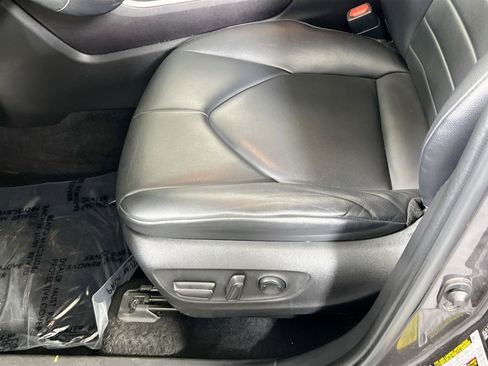 Used 2022 Toyota Highlander XLE image 17