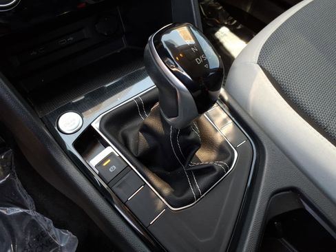 Certified 2025 Volkswagen Taos S FWD image 30